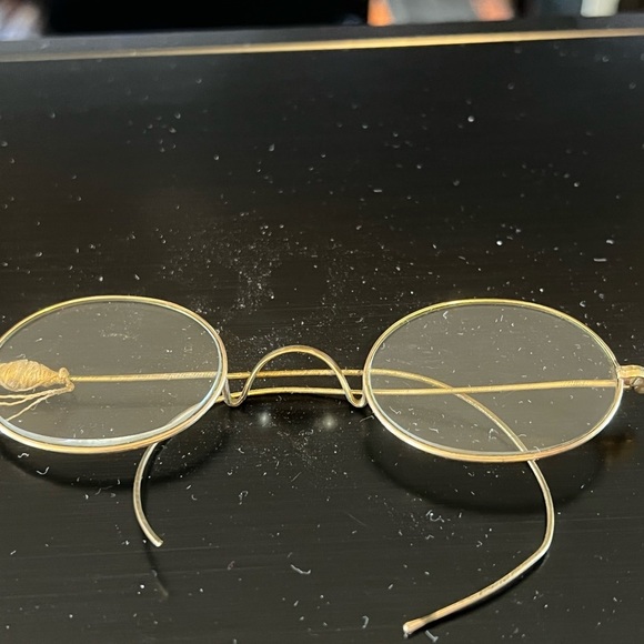 ANTIQUE SPECTACLES GOLD COLORED WIRE FRAME & CASE - Picture 8 of 8
